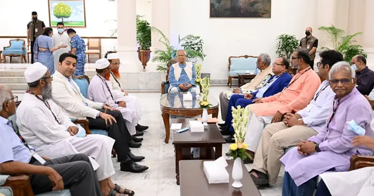 ১৪টি রাজনৈতিক দলের সঙ্গে বৈঠকে প্রধান উপদেষ্টা